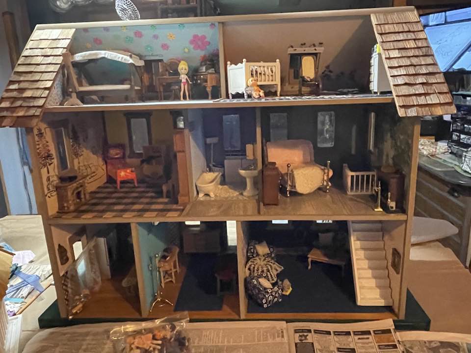 Refurbished 1980s dollhouse an artistic addition to cancer auction ...